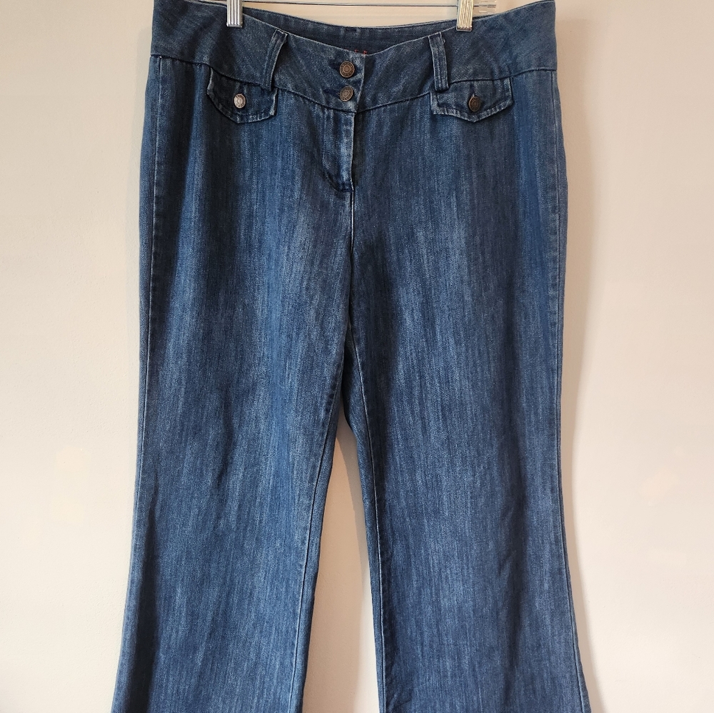 ELLE flared Womens Jeans. Size 16  Stonewash